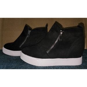 Soda Womens Taylor Nubuck HighTop zip On Fashion Sneakers